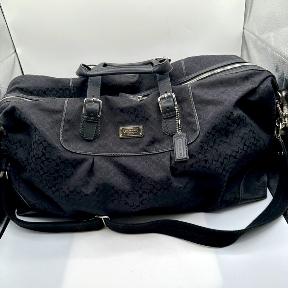 Like new authentic Coach duffle bag. ALL SALES ARE FINAL